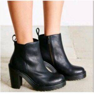 Dr. Martens Magdalena Wyoming Chunky Platform Heeled Boots sz 10